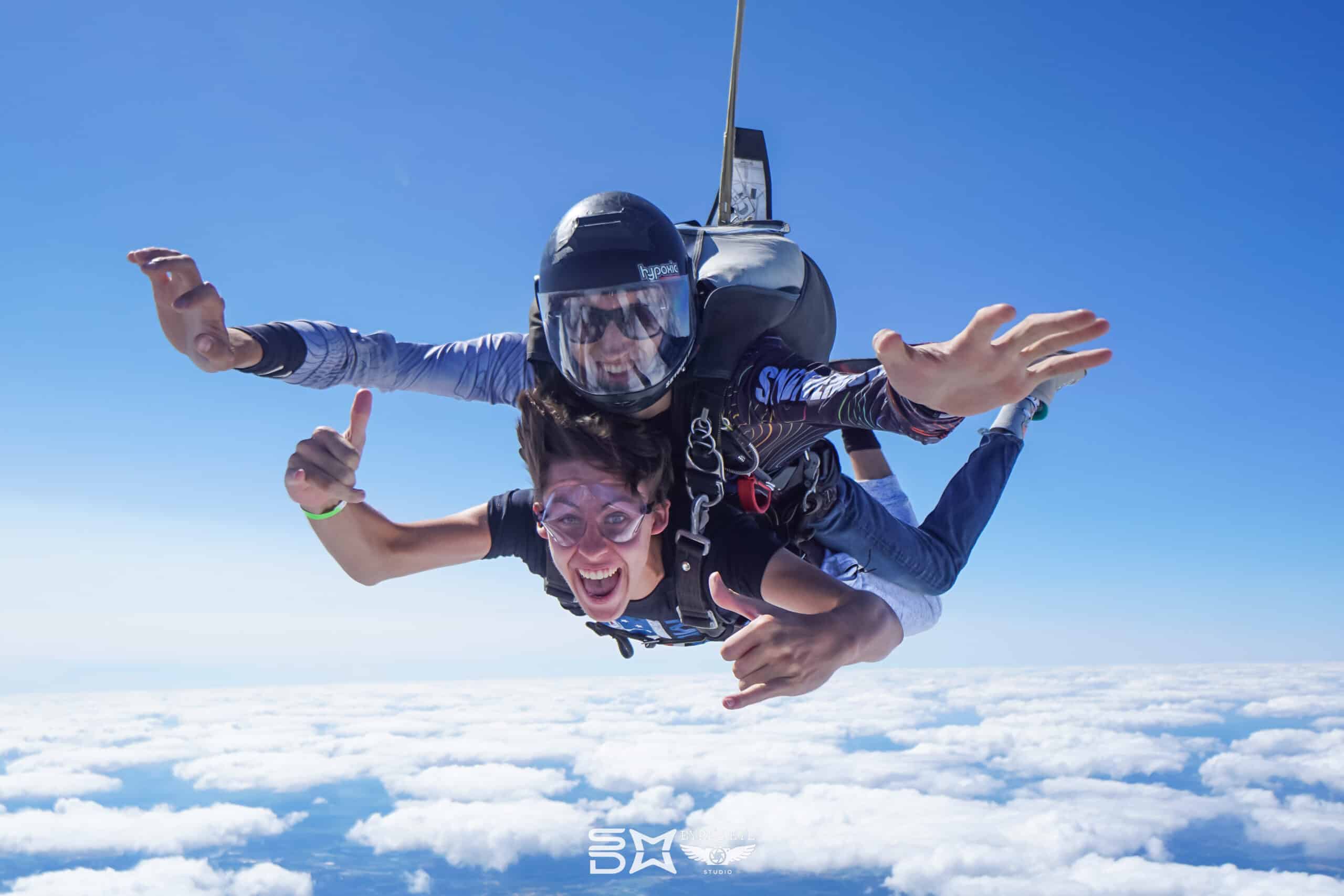 Skydiving age limit 18 years old.